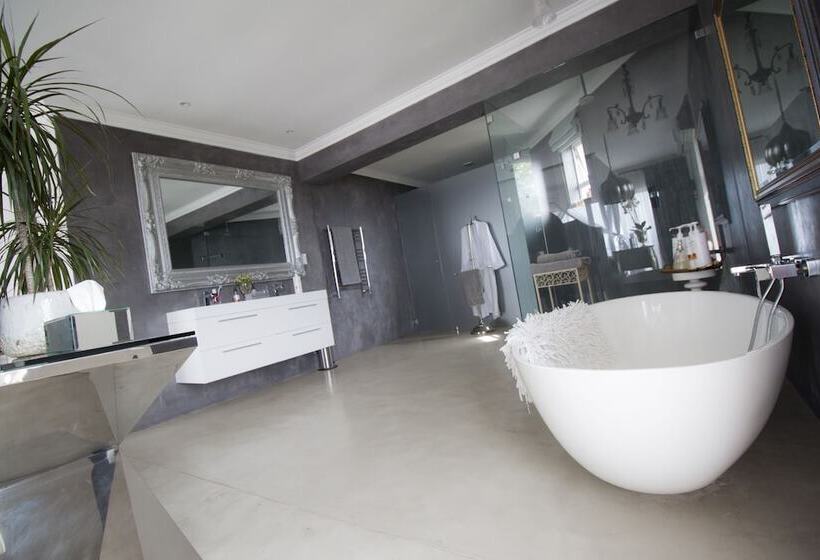 Deluxe Suite met Kingsize Bed, Residence William French