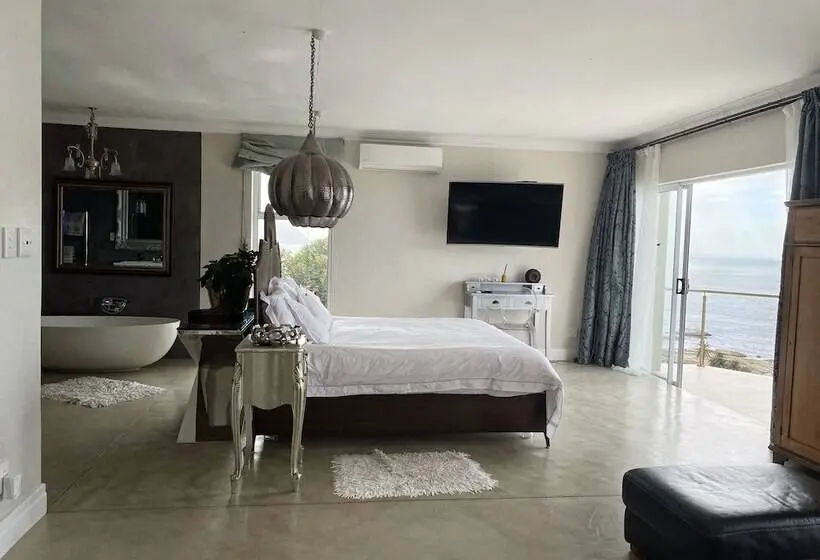 Deluxe Suite King Bed, Residence William French