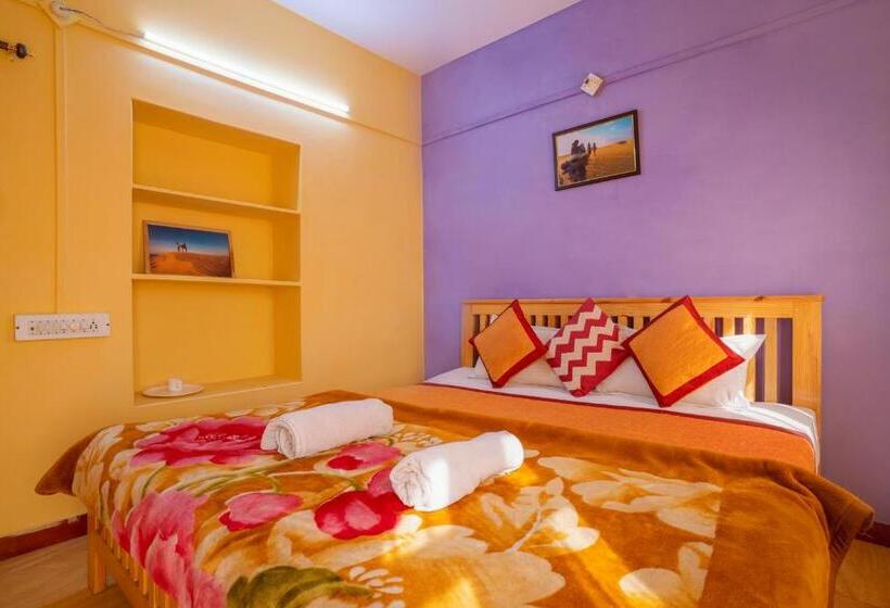 اتاق لوکس با بالکن, Crazy Camel Hotel & Safari