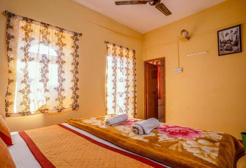 اتاق لوکس با بالکن, Crazy Camel Hotel & Safari