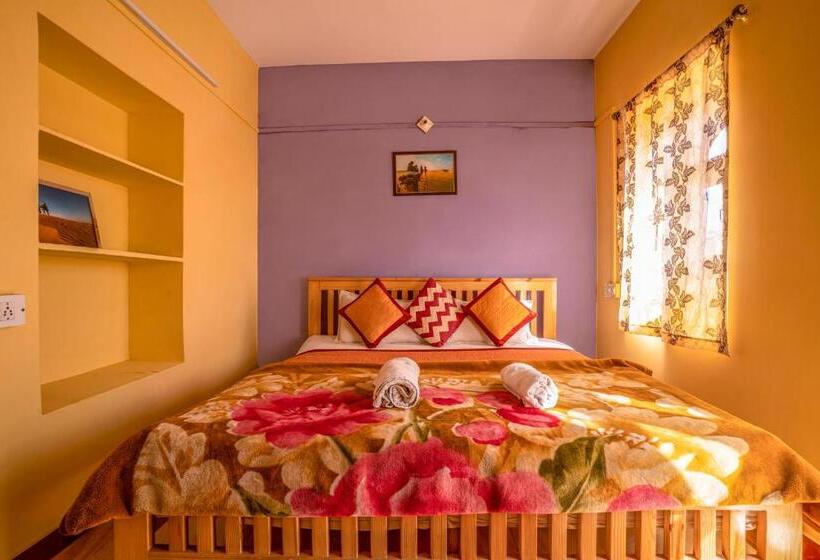 اتاق لوکس با بالکن, Crazy Camel Hotel & Safari