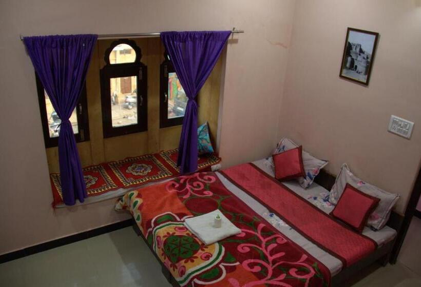 اتاق سوپریور با تخت بزرگ, Crazy Camel Hotel & Safari