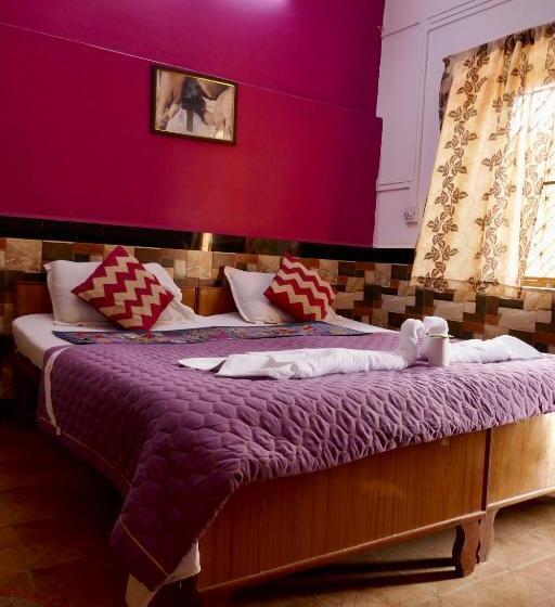 اتاق اکونومی, Crazy Camel Hotel & Safari