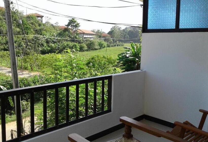 غرفة قياسية مزوَّدة بشُرفة, Green View Guest