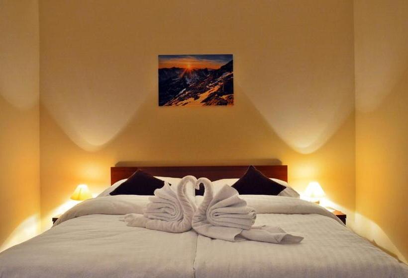 اتاق استاندارد سه تخته با بالکن, Vila Mlynica