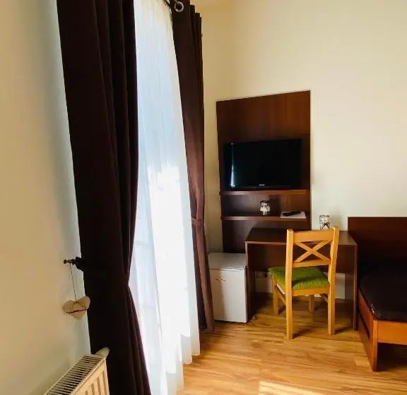 اتاق استاندارد سه تخته با بالکن, Vila Mlynica