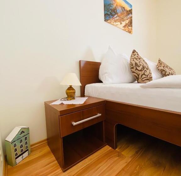 اتاق استاندارد سه تخته با بالکن, Vila Mlynica