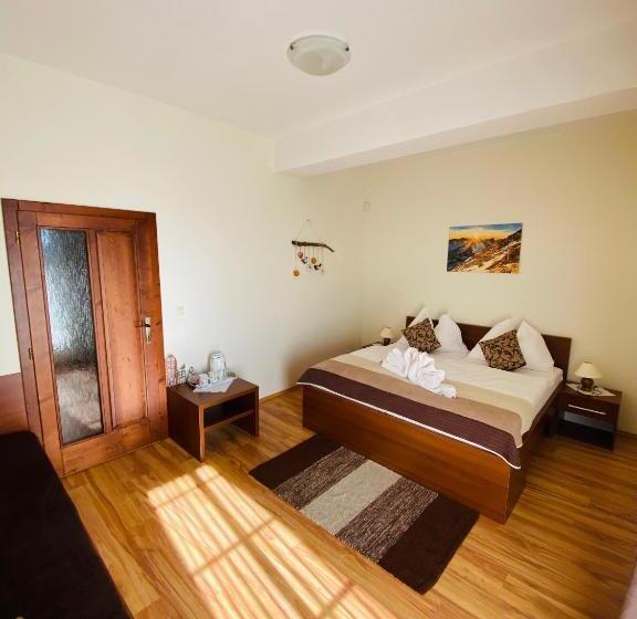 اتاق استاندارد سه تخته با بالکن, Vila Mlynica