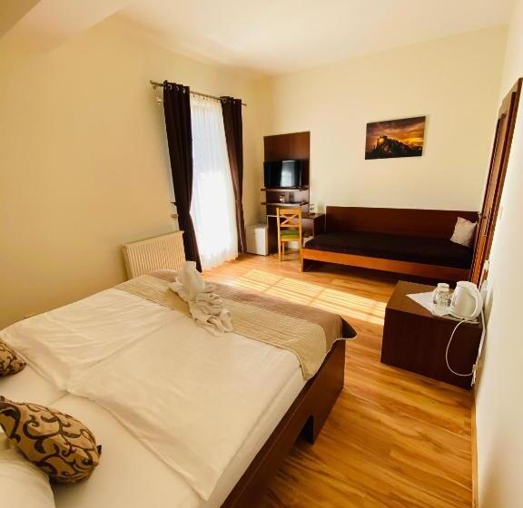 اتاق استاندارد سه تخته با بالکن, Vila Mlynica