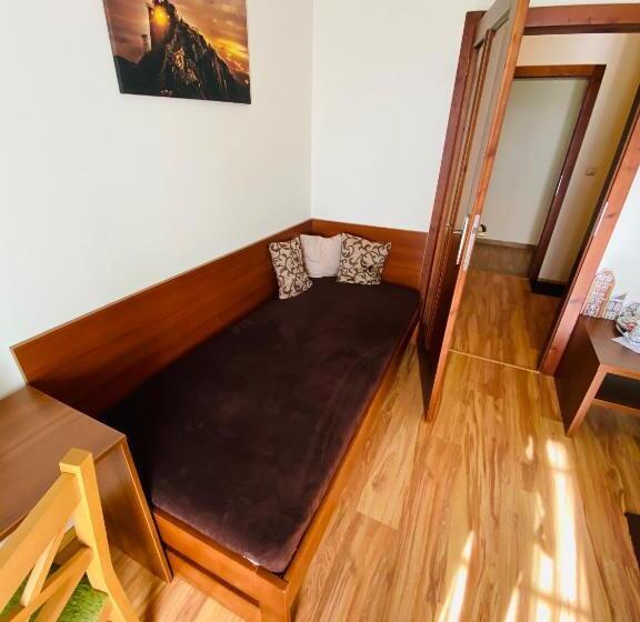 اتاق استاندارد سه تخته با بالکن, Vila Mlynica