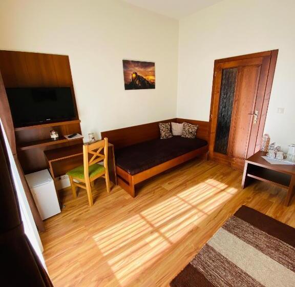 اتاق استاندارد سه تخته با بالکن, Vila Mlynica