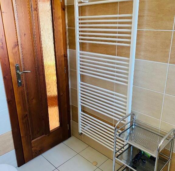 اتاق کلاسیک سه تخته, Vila Mlynica