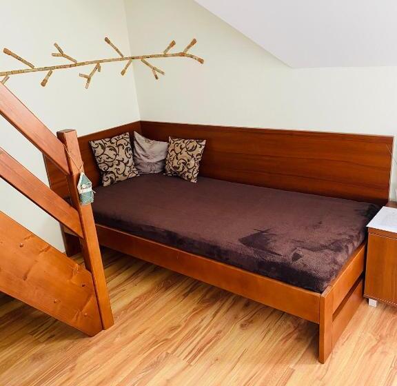 اتاق کلاسیک سه تخته, Vila Mlynica