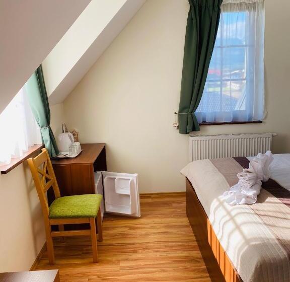 اتاق کلاسیک سه تخته, Vila Mlynica