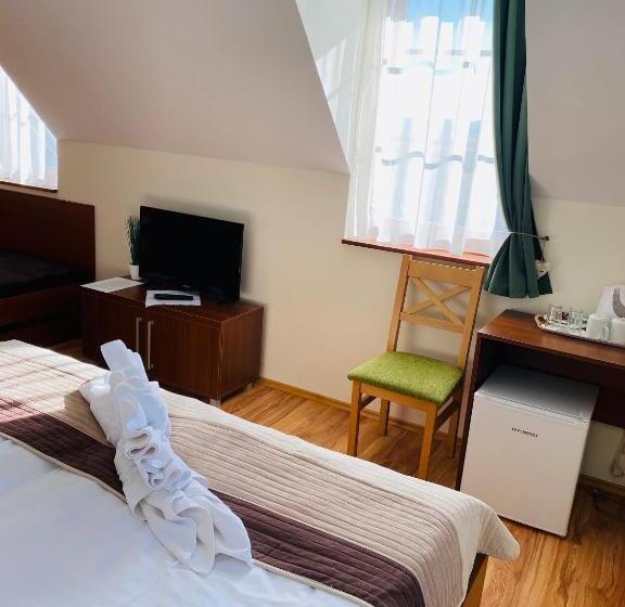 اتاق کلاسیک سه تخته, Vila Mlynica