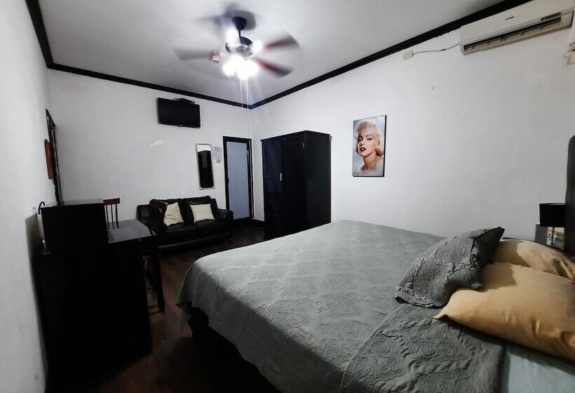 스탠다드 스튜디오, Garcias Suites Y