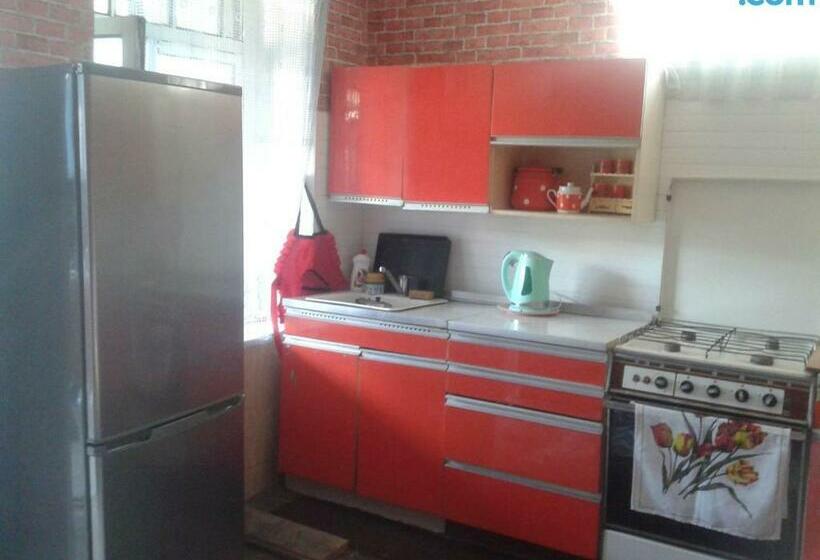 تختخواب در اتاق مشترک, Guesthouse Angelina Koko