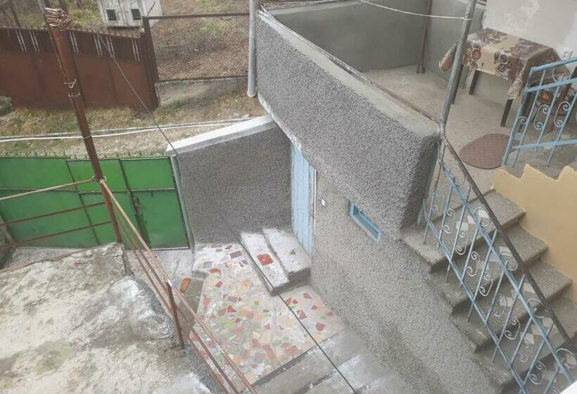 تختخواب در اتاق مشترک, Guesthouse Angelina Koko