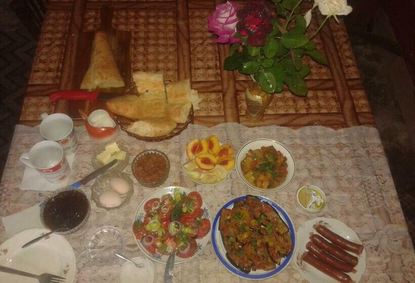 تختخواب در اتاق مشترک, Guesthouse Angelina Koko