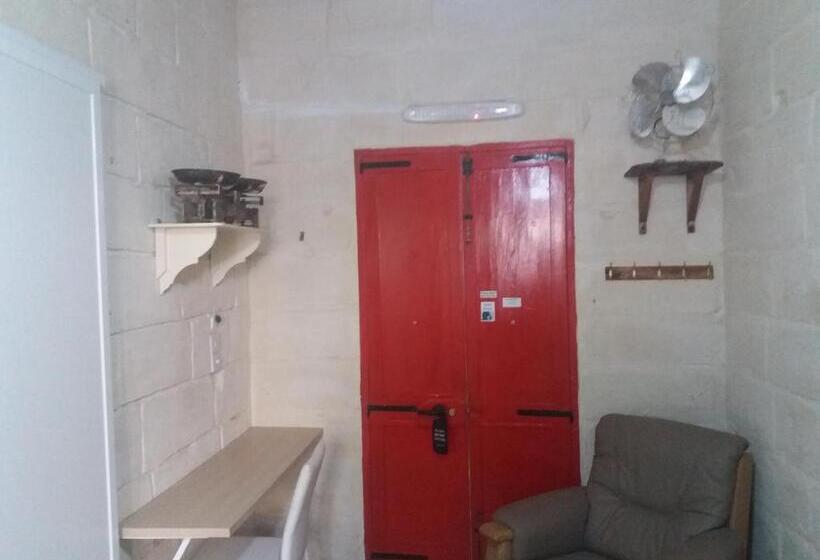 اتاق لوکس, The 1930 S Maltese Residence