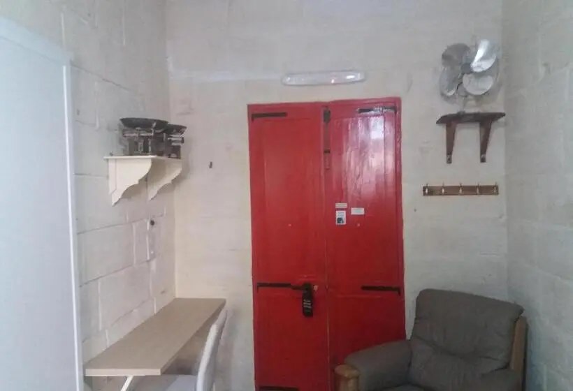 اتاق لوکس, The 1930 S Maltese Residence