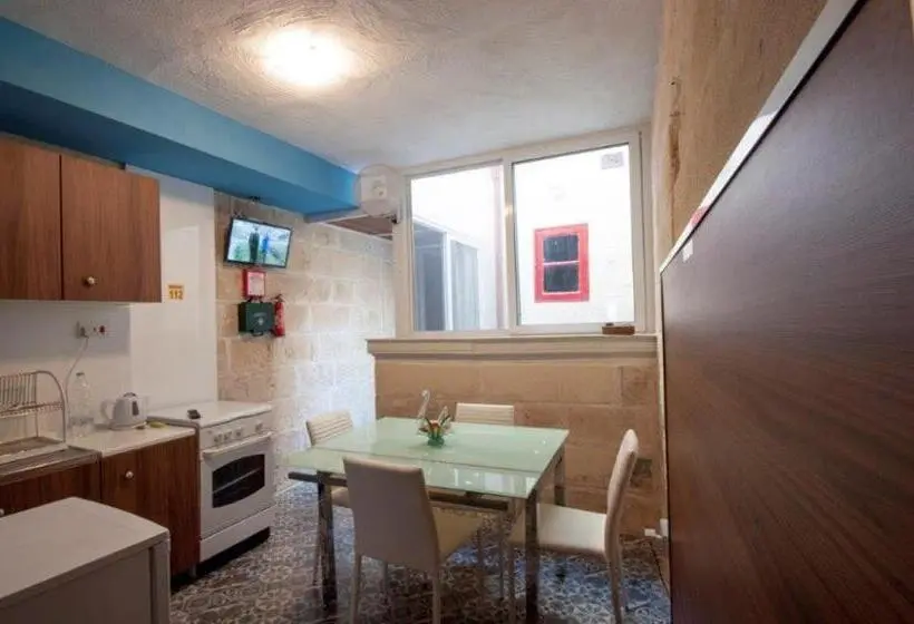 اتاق لوکس, The 1930 S Maltese Residence