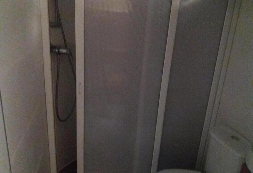 اتاق لوکس, The 1930 S Maltese Residence