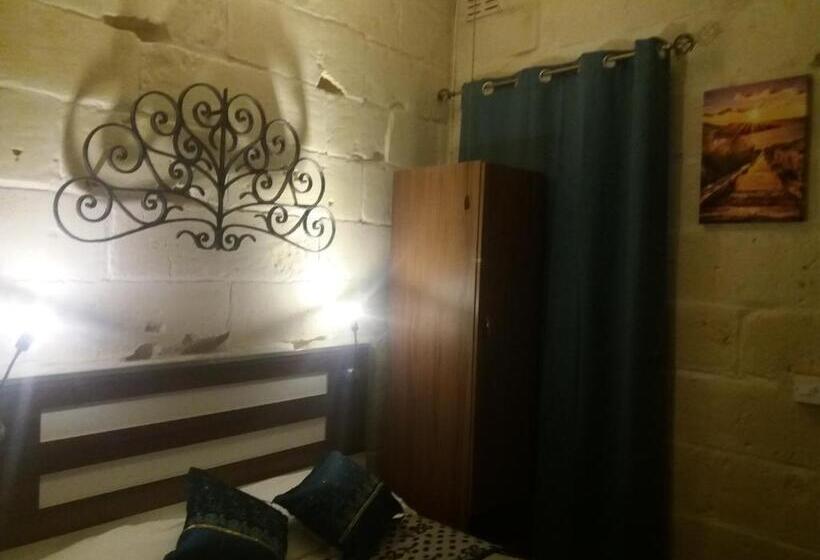 اتاق لوکس, The 1930 S Maltese Residence