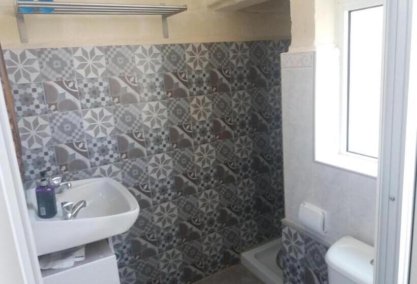 اتاق استاندارد, The 1930 S Maltese Residence