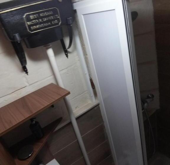 اتاق استاندارد, The 1930 S Maltese Residence