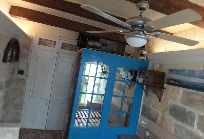 اتاق استاندارد, The 1930 S Maltese Residence