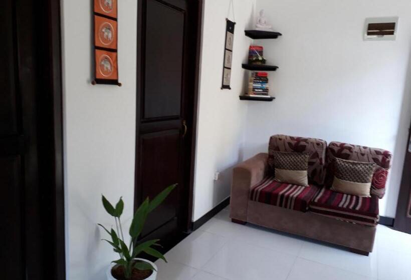 디럭스 룸, Apna Homestay Apartments