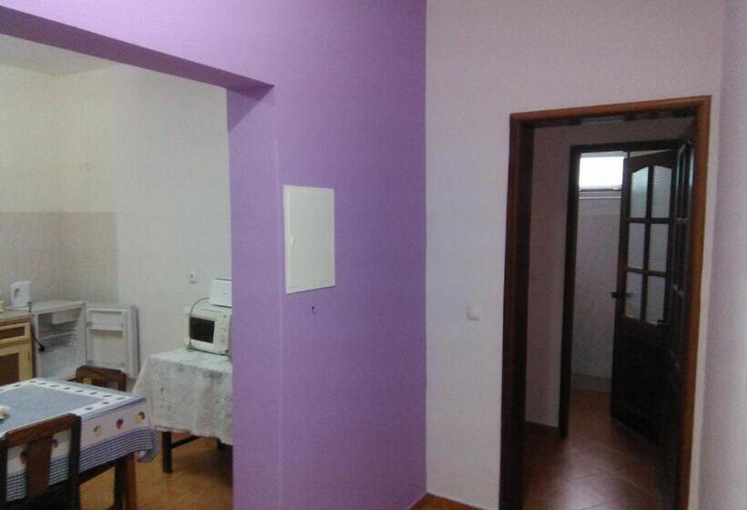 اتاق خانوادگی, Damontanha