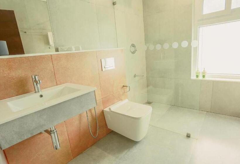 Suite with Balcony, Crayons Guest House Munnar