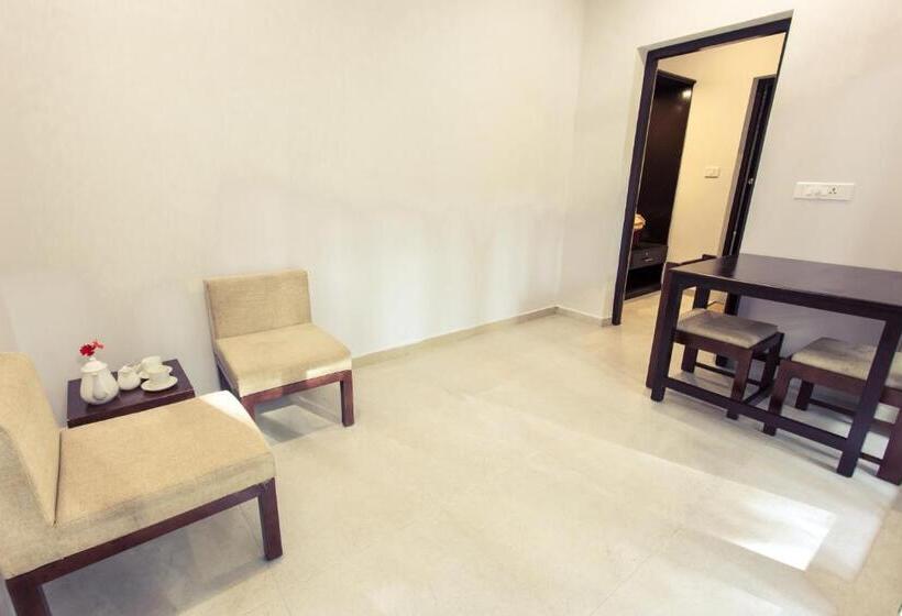 Suite with Balcony, Crayons Guest House Munnar