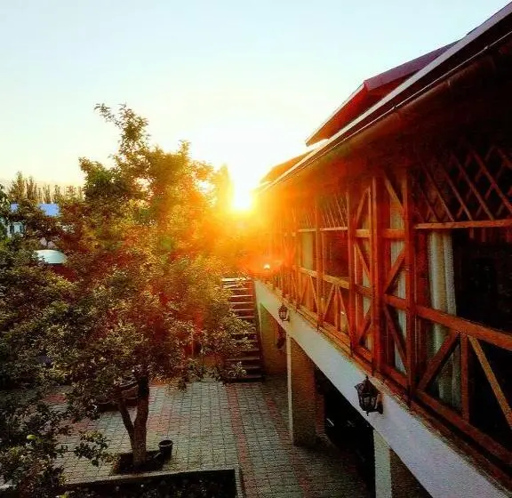اتاق استاندارد چهار تخته, Guest House Albatros