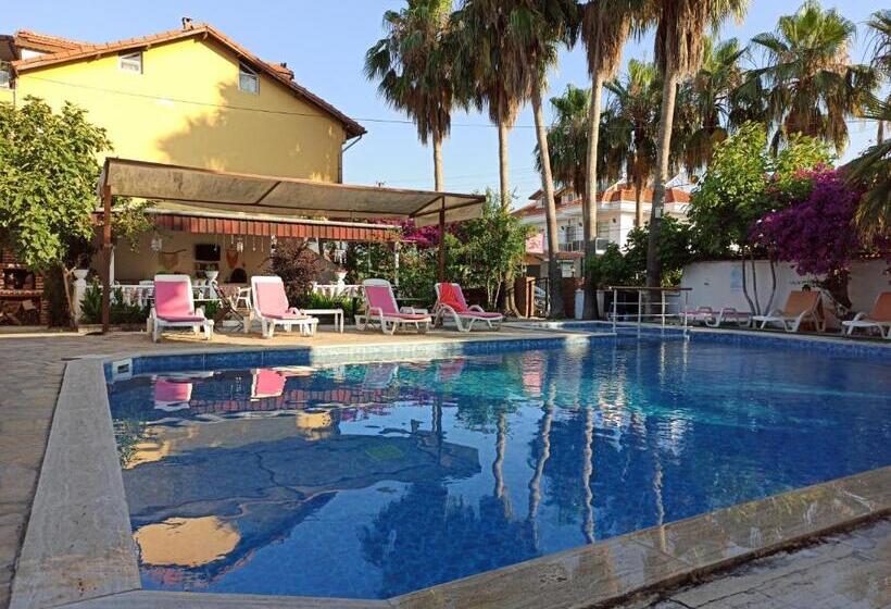 جناح مطلّ علي حمام السباحة, Işıl Suit Apart Otel