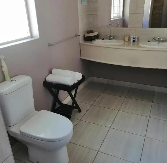 スタンダードルーム, 10 Windell Self Catering Accommodation
