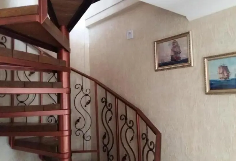 اتاق خانوادگی, Villa Sosnovy Bor