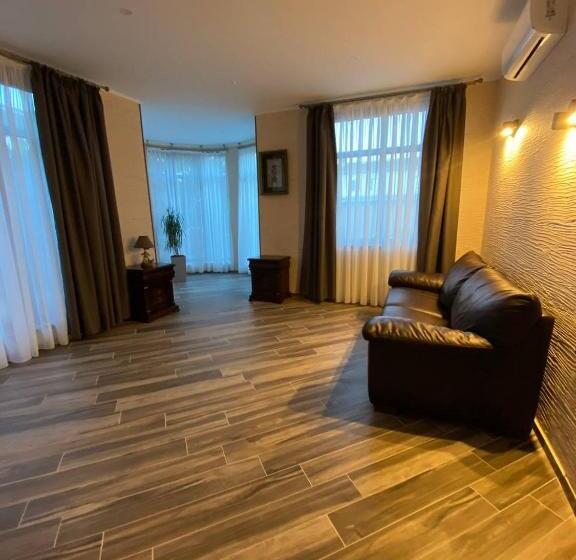 اتاق خانوادگی, Villa Sosnovy Bor