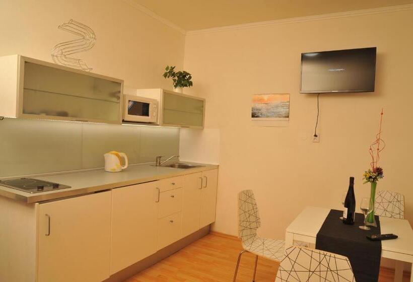 إستوديو قياسى, Penzion Libertas Mariánské Lázně