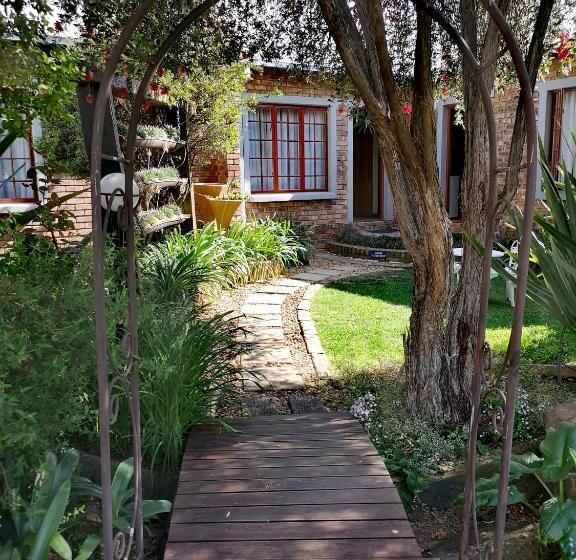 Номер Стандарт Вид на Сад, Van Dykshuis Guest House