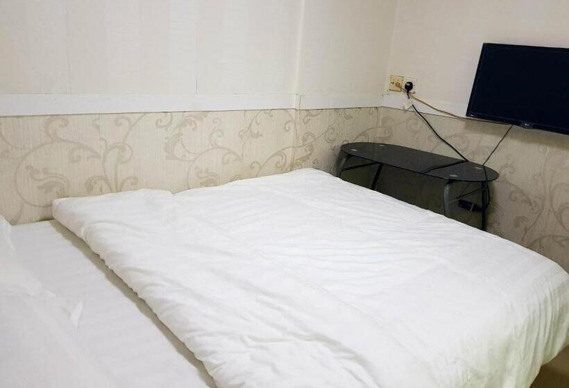 اتاق استاندارد یک نفره, Astronaut S