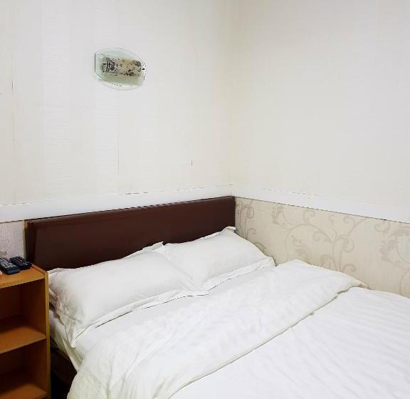 اتاق استاندارد یک نفره, Astronaut S