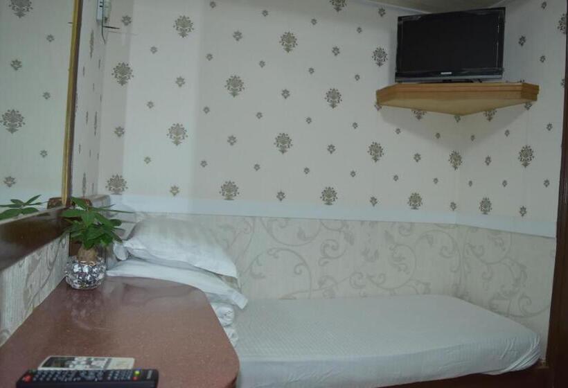 اتاق استاندارد سه نفره, Astronaut S