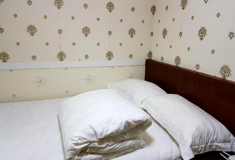 اتاق استاندارد سه نفره, Astronaut S