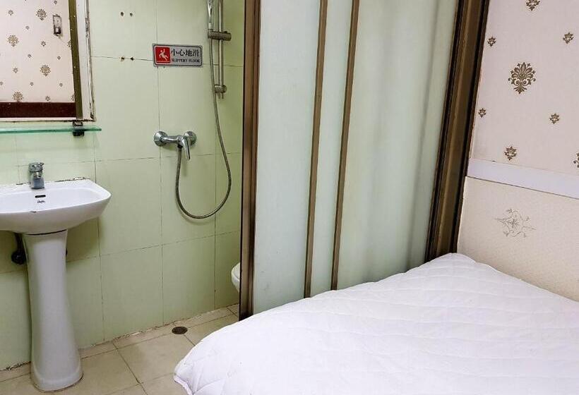 اتاق استاندارد سه نفره, Astronaut S