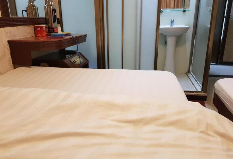 اتاق استاندارد سه نفره, Astronaut S