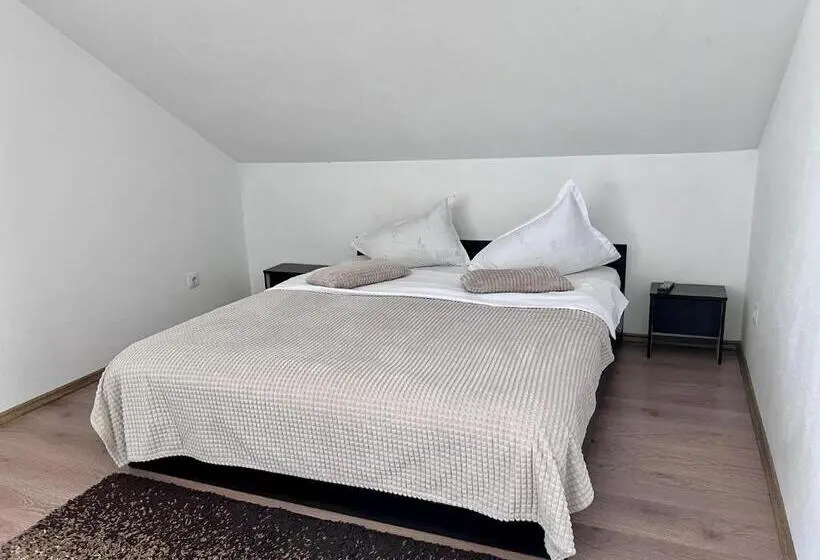 اتاق استاندارد, Casa Cenţiu