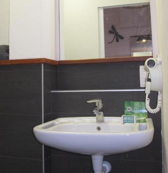 חדר סטודיו סטנדרד, Stone Station